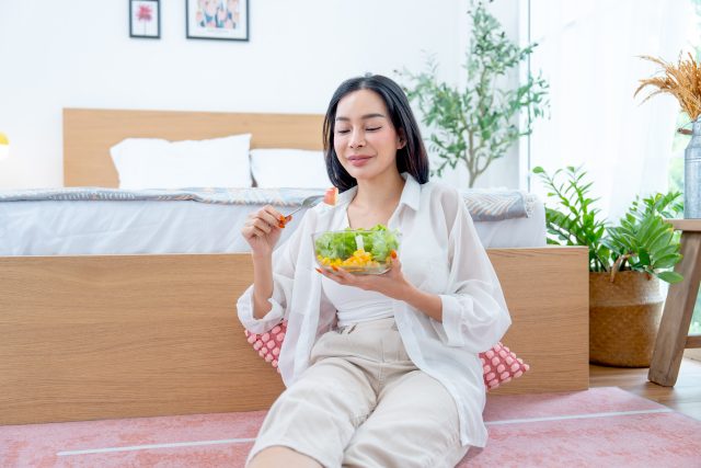 woman eating health supporting environmental health